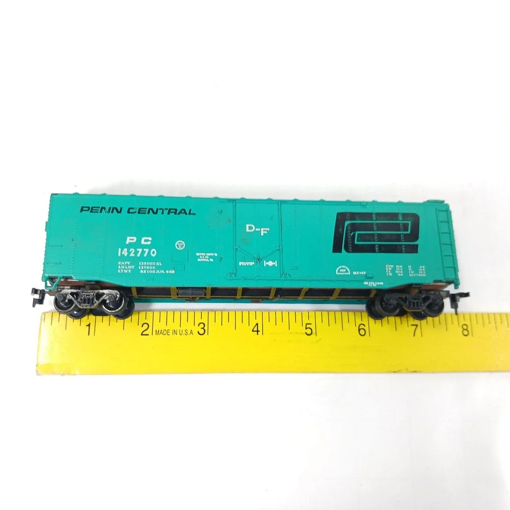 HO Scale Penn Central 50ft Sliding Door Boxcar Jade Green PC 142770 Vintage